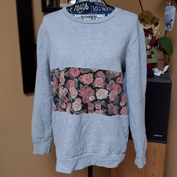 GRAY SWEATSHIRT WITH FLORAL STRIPE - Picture 3 of 8